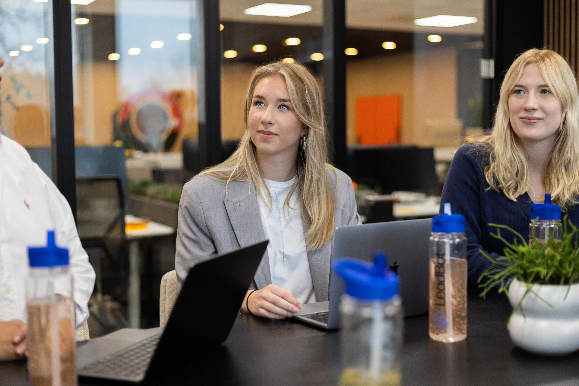 PLACEHOLDER-b2b-vacatures — team in a meeting